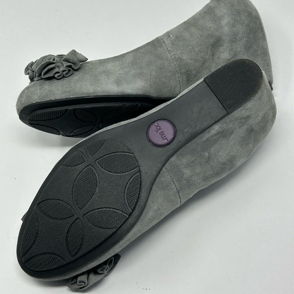 Mee Too Gray Suede Shelby Wedge Shoe Size 7 NEW - Picture 6 of 8